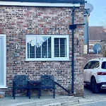 Little Yorkie Hideaway & Free Parking Σπίτι διακοπών
