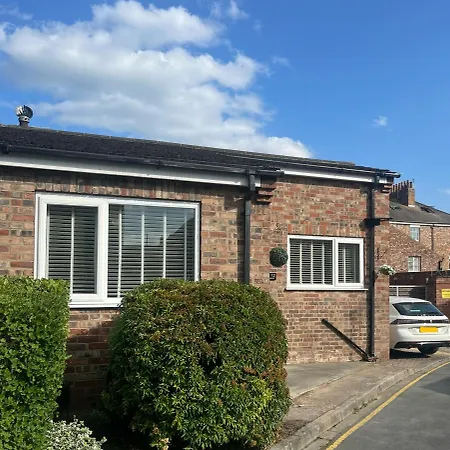 Holiday home Little Yorkie Free Parking &
