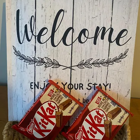 Little Yorkie Centre Free Parking * York