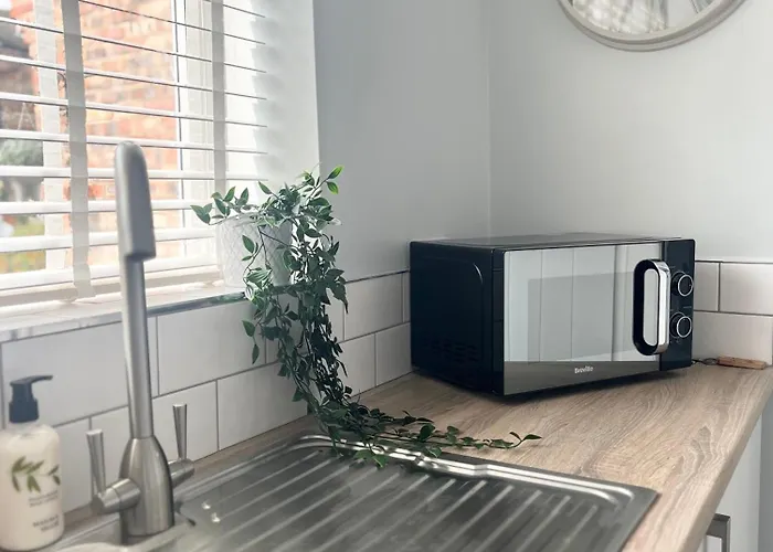 Little Yorkie Hideaway & Free Parking