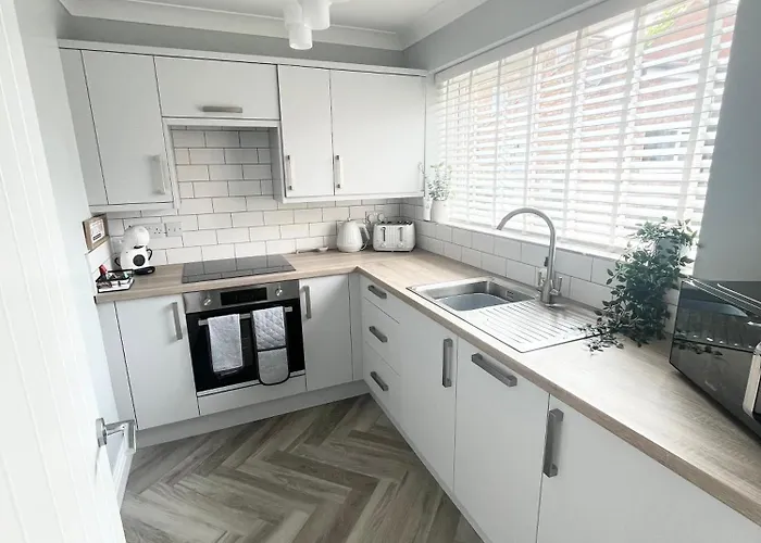 Little Yorkie Hideaway & Free Parking