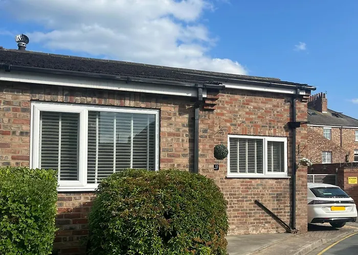 Dom wakacyjny Little Yorkie Hideaway & Free Parking